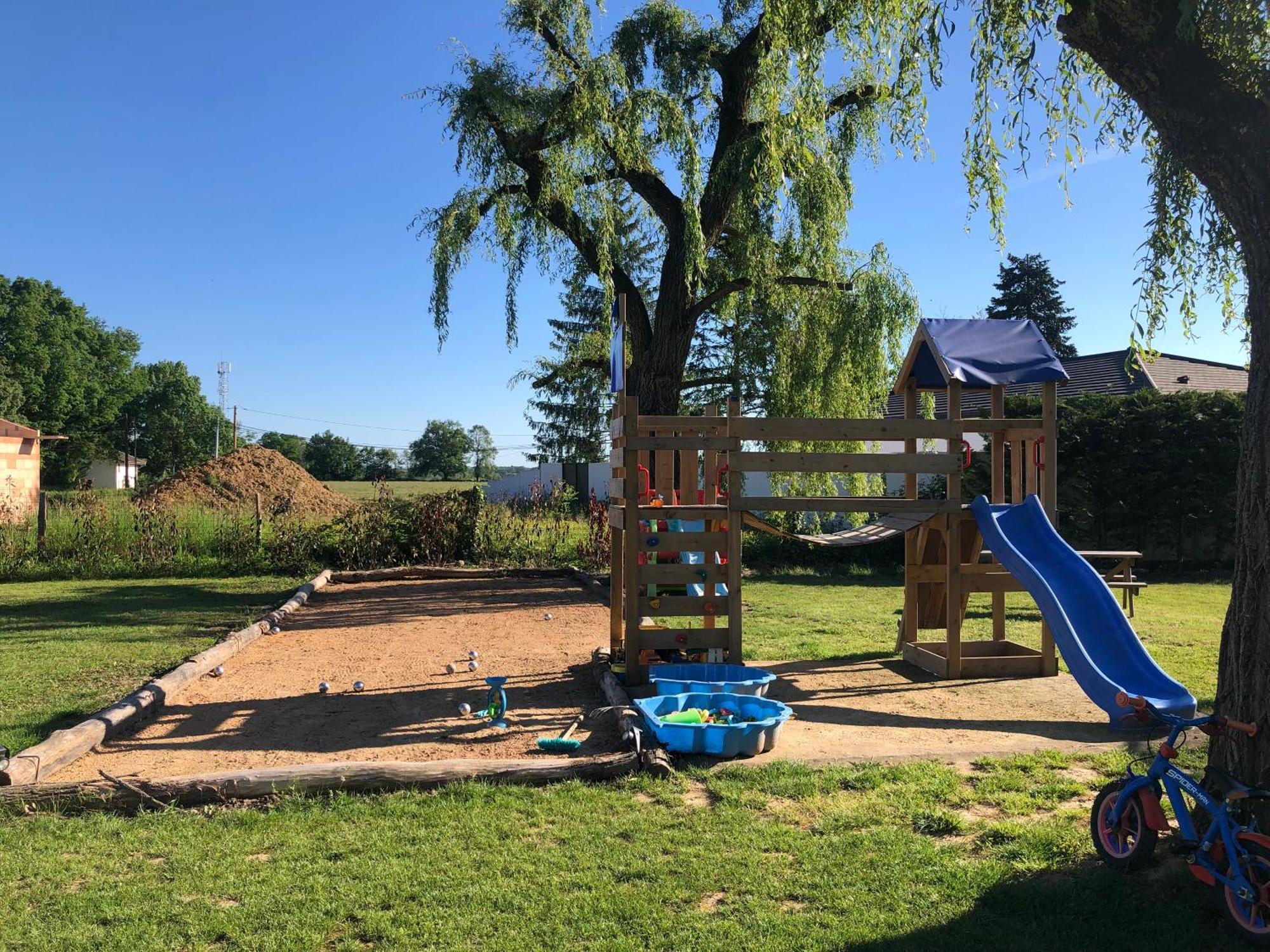 Parc De La Charmille Acomodação com café da manhã Saint-Étienne-sur-Reyssouze Exterior foto